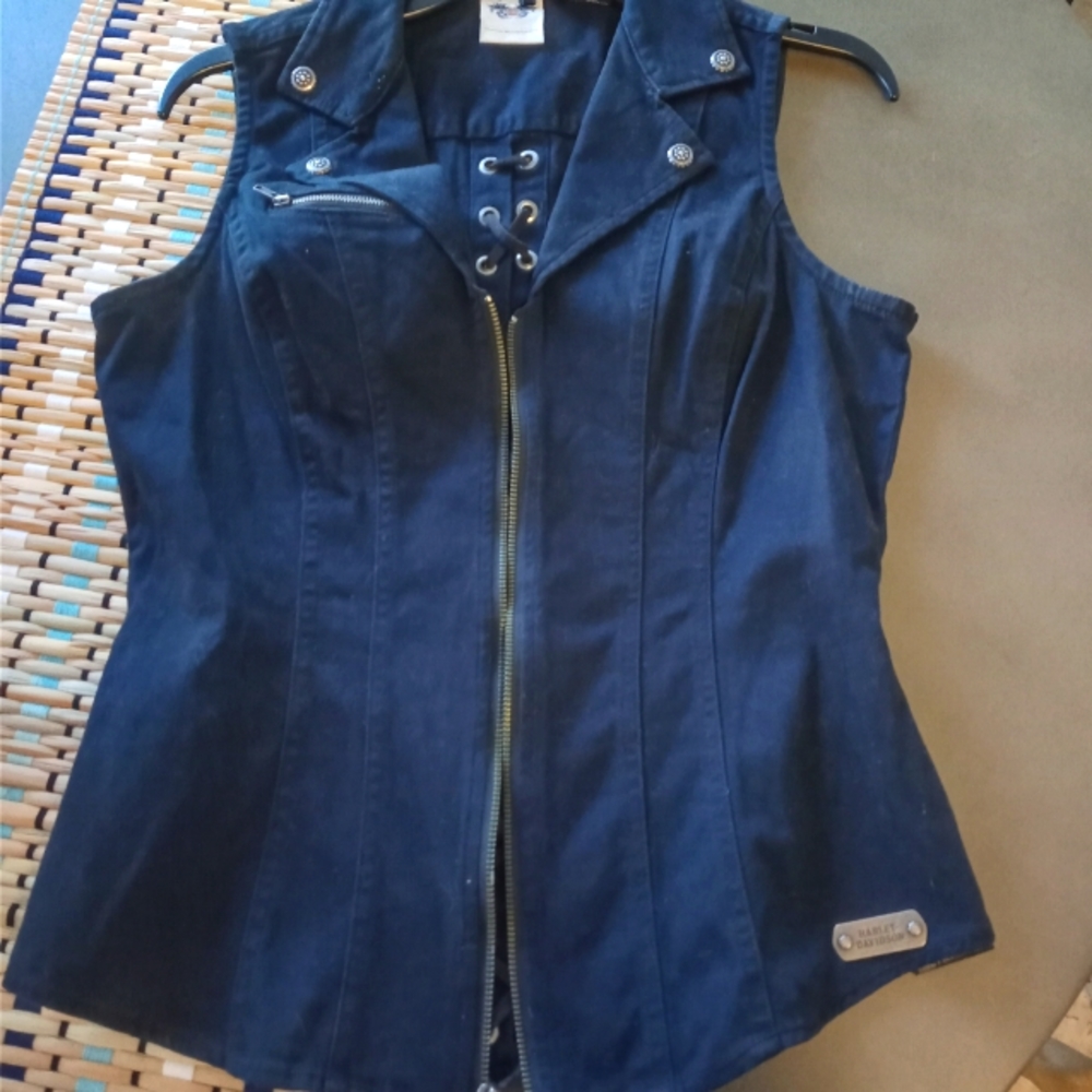 Harley Davidson vest black.